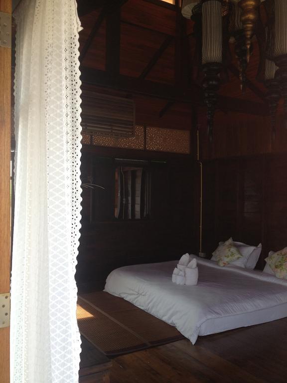At Casa Guesthouse Amphawa Zimmer foto