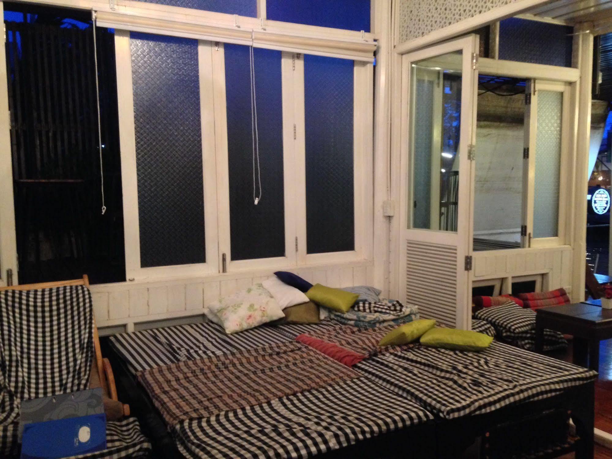 At Casa Guesthouse Amphawa Exterior foto